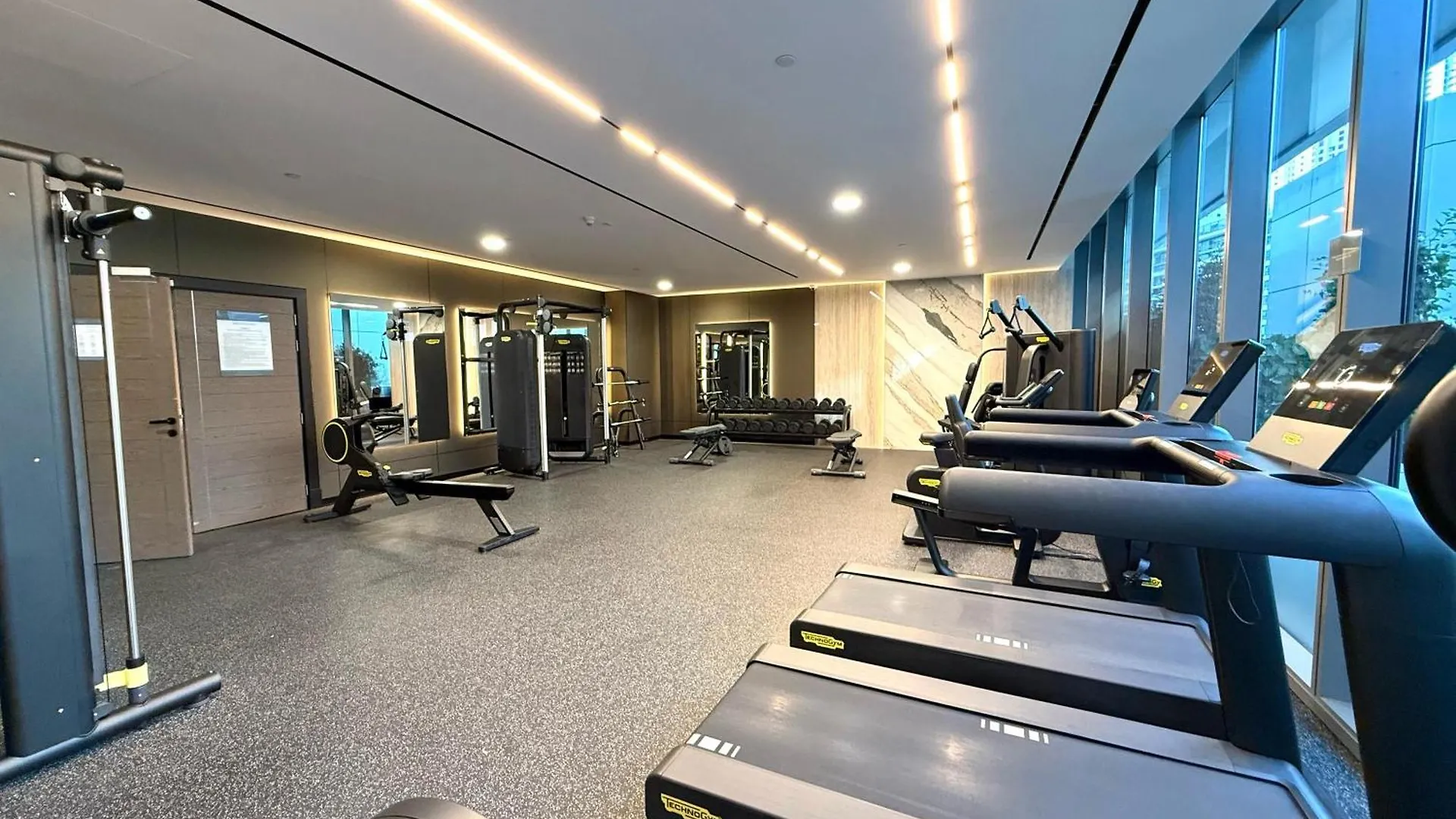 Classy 1 Bedroom Apartment With Marina View Dubai