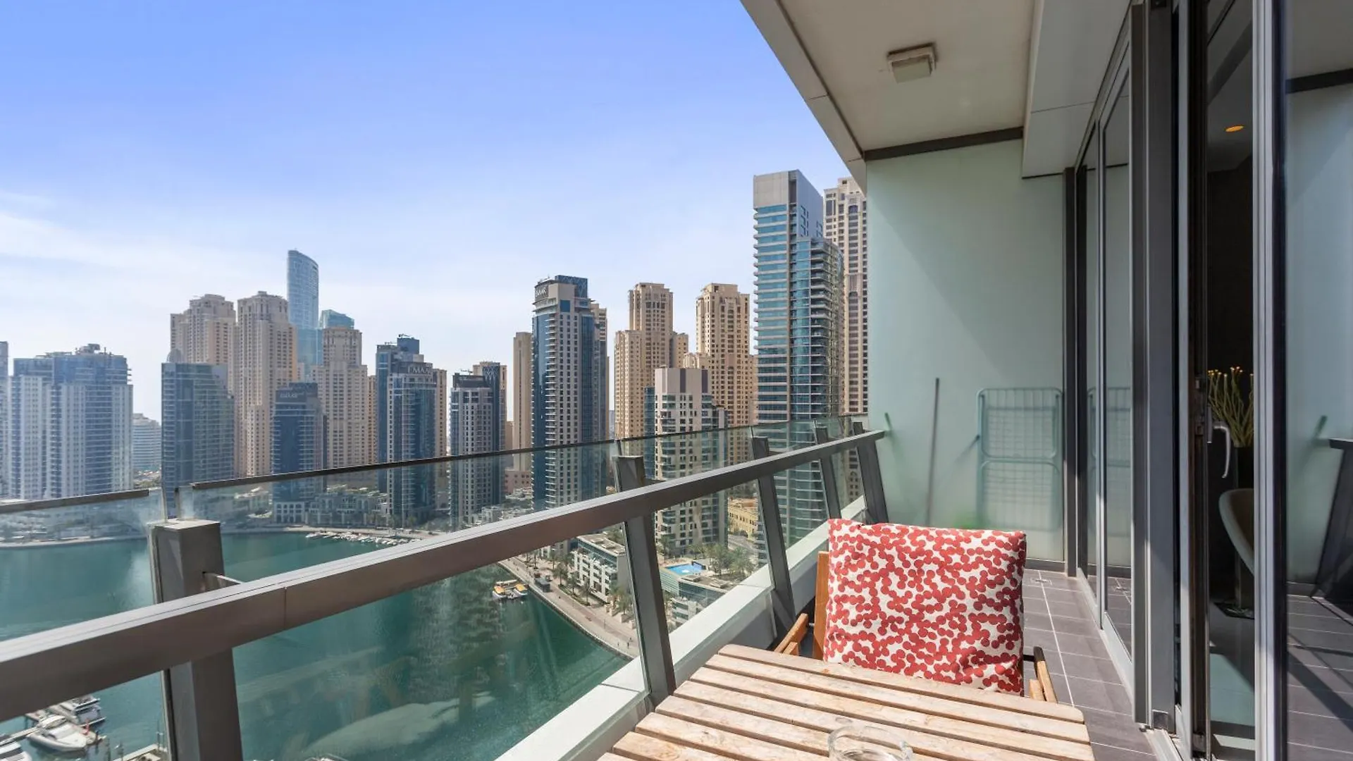 Classy 1 Bedroom Apartment With Marina View Dubai