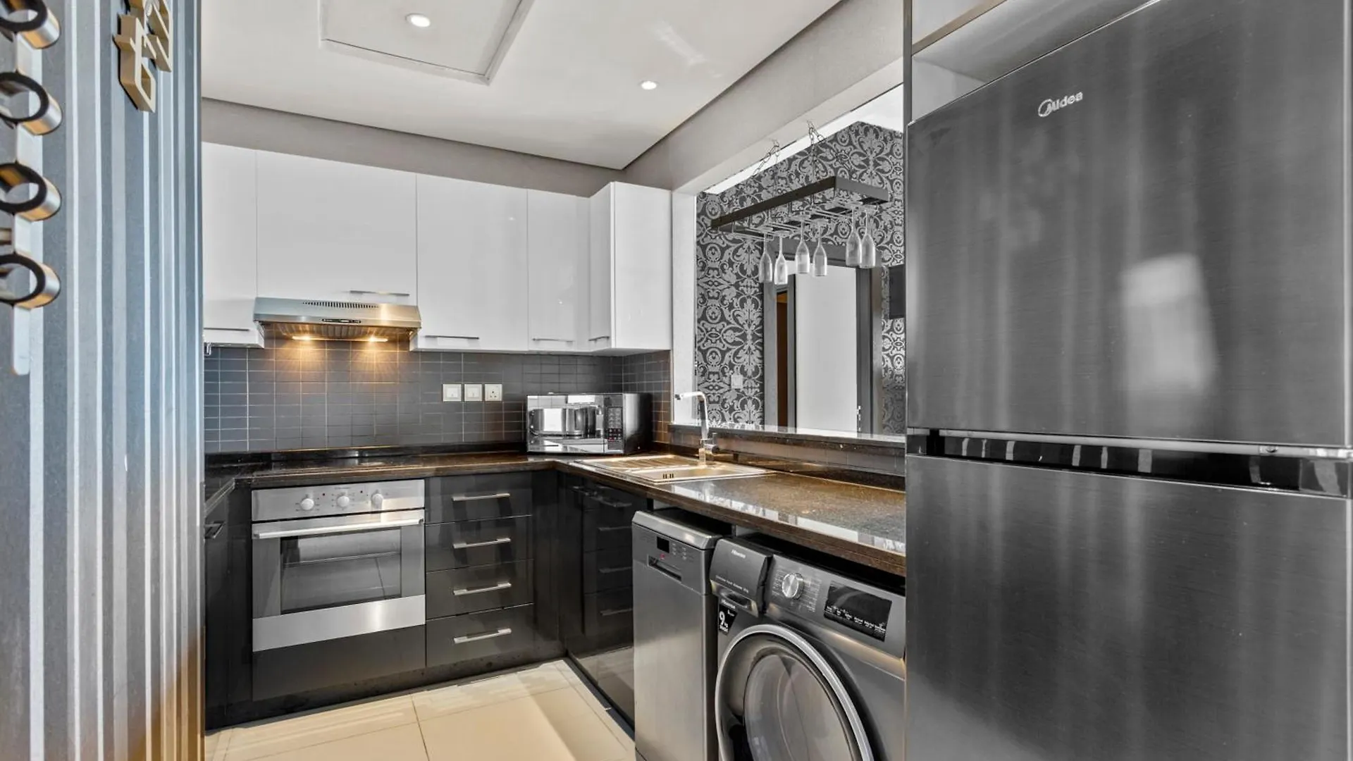 Classy 1 Bedroom Apartment With Marina View Dubai